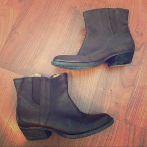 Nine West Vasloane Western Chelsea Ankle Booties